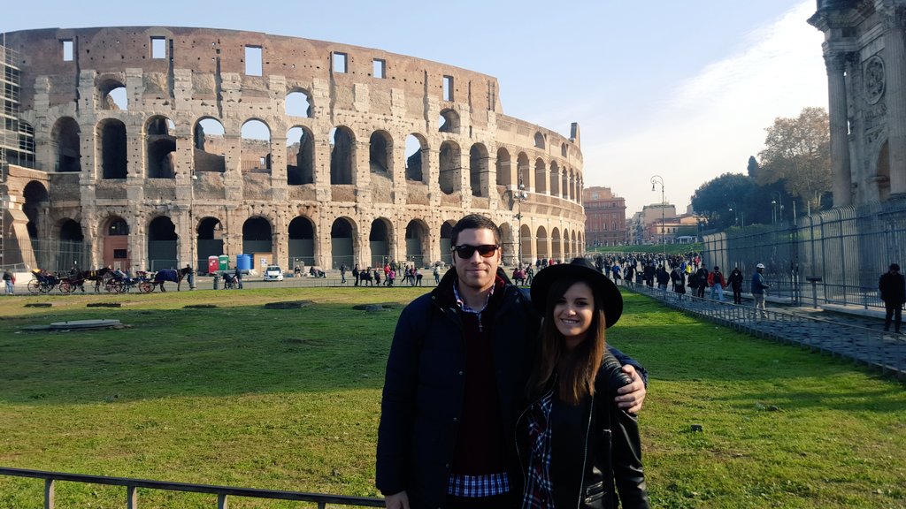 amartini83's tweet photo. Coliseo! Maximo Décimo Meridio! Pelos como escarpias. https://t.co/caADVntY4w