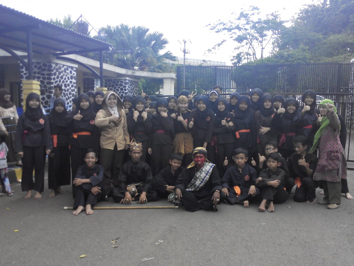 107.8 FM Fikom Unpad Network Radio tweet media