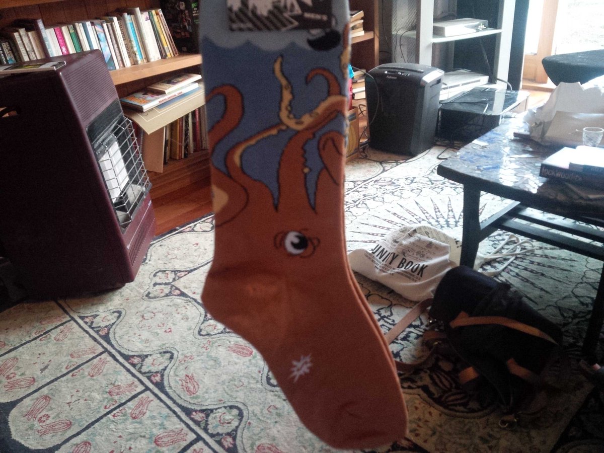 utherlives's tweet photo. Best present. #brownchristmas #tinydeaths https://t.co/a2RJPiDPf9