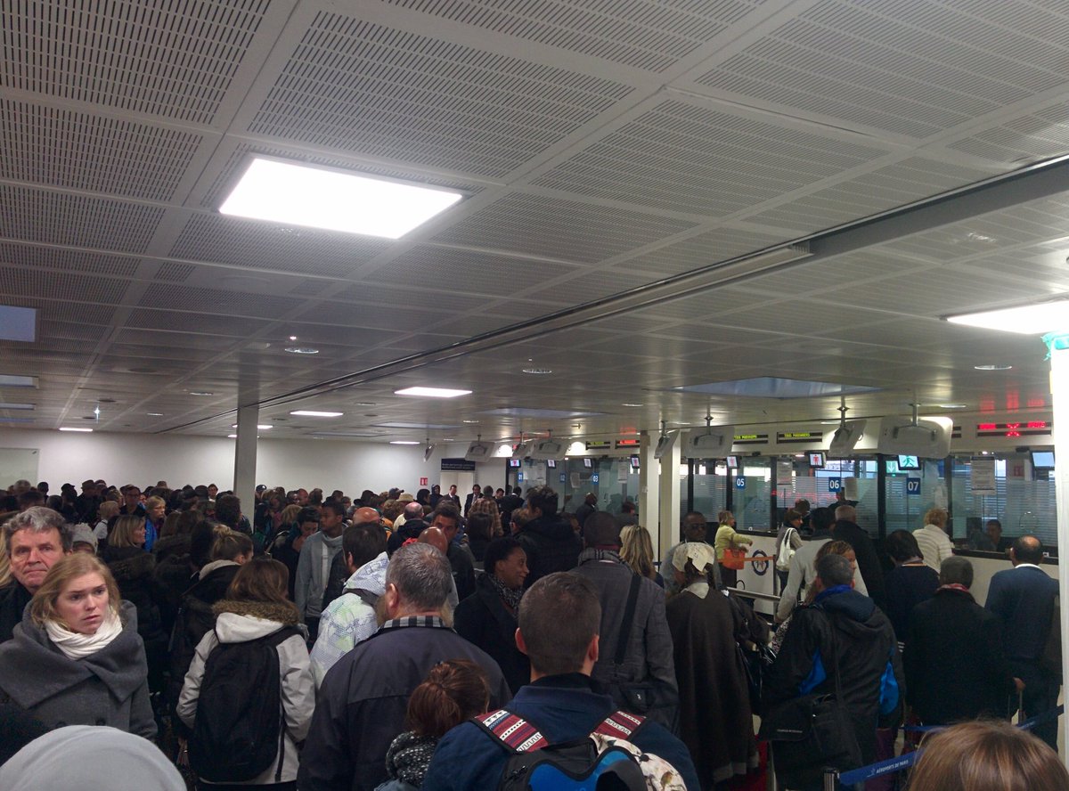 lambertos's tweet photo. Atterrare in Francia arrivando dalla Germania, Dicembre 2015. Europa? https://t.co/iEEKK70oWO