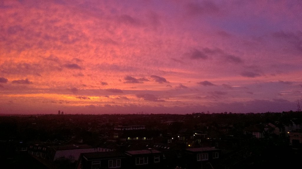 AaronMcC_Zero's tweet photo. What is it about the sunrise that inspires so? The fleeting 15mins of such beauty #Possibilitydays https://t.co/5xmSqODh2J