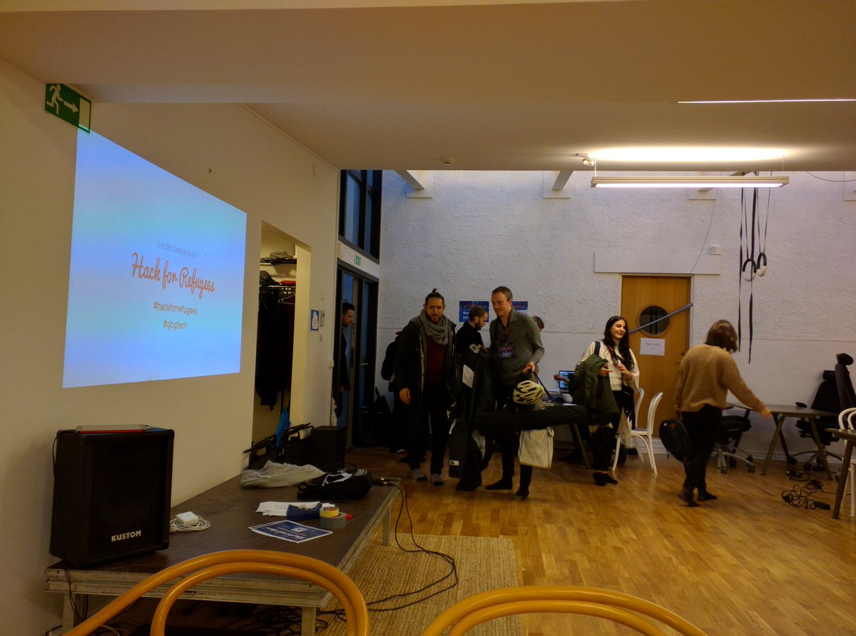 HackForRefugees's tweet photo. People have begun trickling in! Soon time for hack! #hackforrefugees https://t.co/JMS3YlHZnT