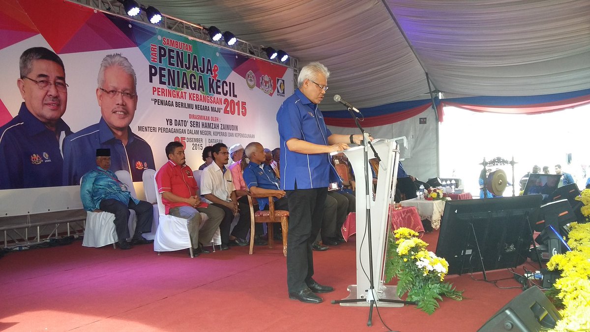 FendyLarut's tweet photo. Perasmian Sambutan Hari Penjaja &amp; Peniaga Kecil Peringkat Kebangsaan 2015
@barisanasional @NajibRazak @mykpdnkk https://t.co/ikLEgTHCF8