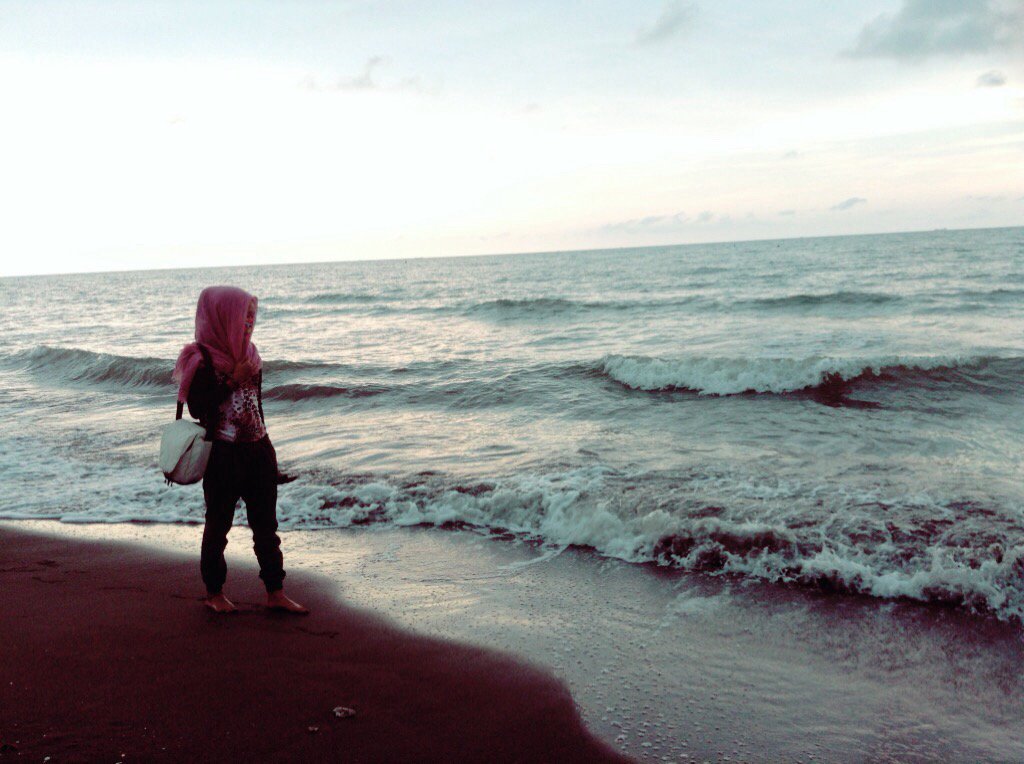 _chikychiksss's tweet photo. #beach https://t.co/XPHlUkKELT