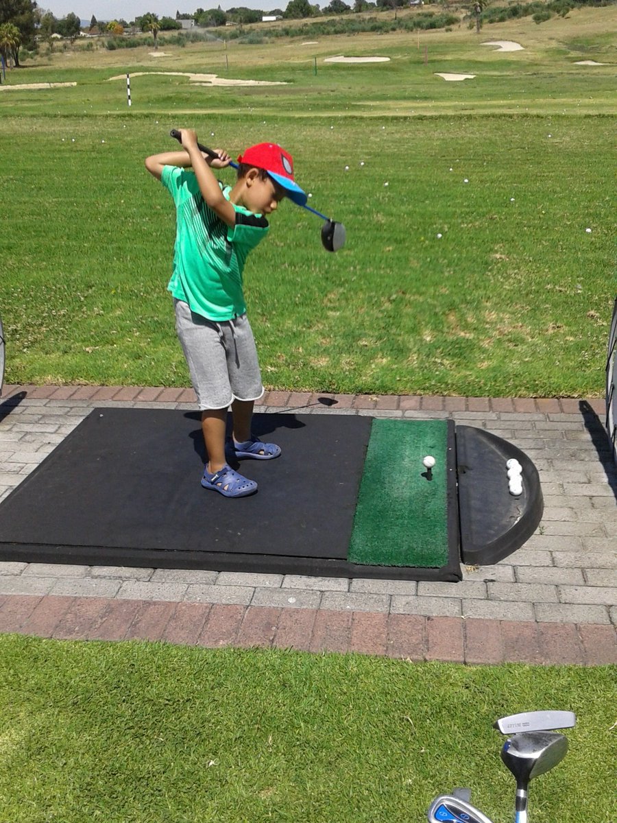 ClydeDu's tweet photo. @TheGolfVillage @adenthomas  partytime, adventure golf #CapeTown https://t.co/SfGOuqa4Ff