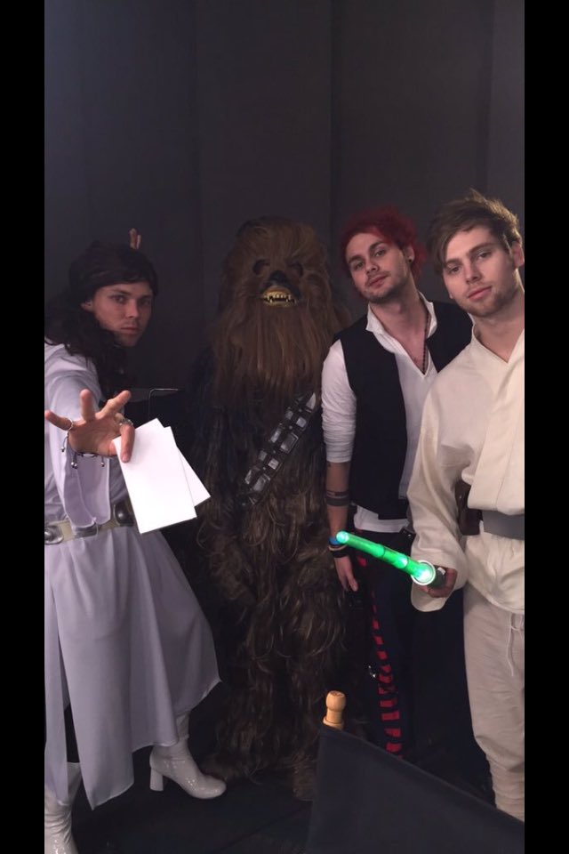Mrs_5sos_'s tweet photo. #MTVStars 5 Seconds of Summer https://t.co/8GByn5U6jr