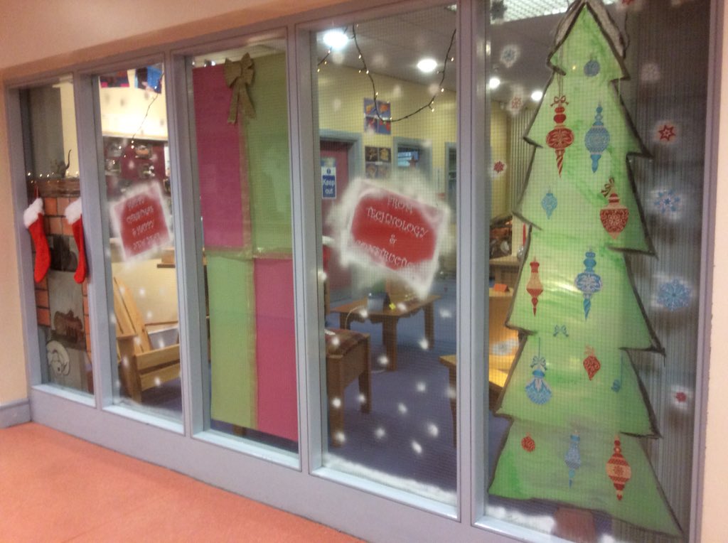 StPauls_Tech's tweet photo. Technology ready for Santa! #christmas #openday https://t.co/85UGndqcu2
