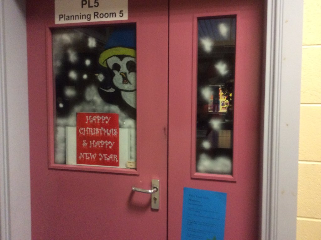 StPauls_Tech's tweet photo. Technology ready for Santa! #christmas #openday https://t.co/85UGndqcu2