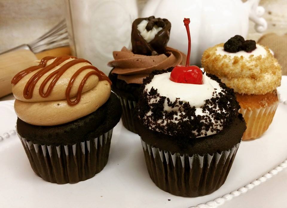 Perfect #Cupcakes for the Season!
#saltedcaramelmocha #blackforest #chocolatecannoli #blueberrycobbler