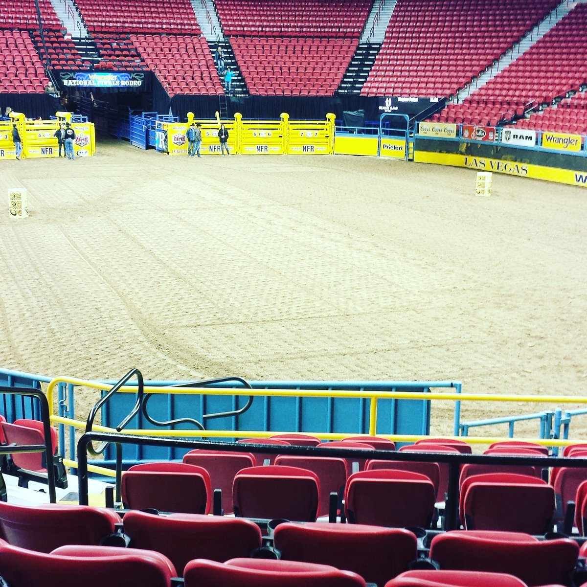 SLherbs's tweet image. Nothing like a 6 am barrel practice to start your day. #riseandshine #SilverLiningHerbs #WNFR15