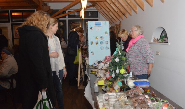 texelsecourant's tweet photo. Veel animo kerstmarkt Bliedhuus  - https://t.co/NGkWwHmOH2 https://t.co/d38uY4ohce