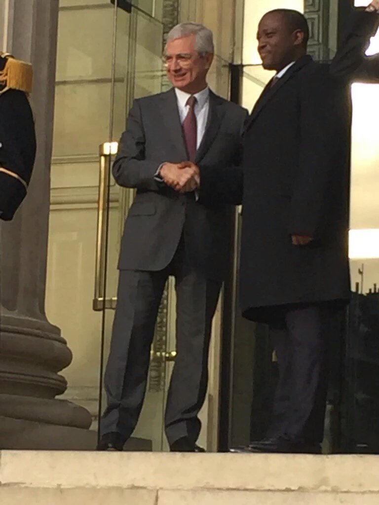 husseinkouame's tweet photo. Arrivée du PAN @SOROKGUILLAUME à l'Assemblée Nat de #France où il est accueilli par son homologue @claudebartolone https://t.co/jPJjkNUc0d