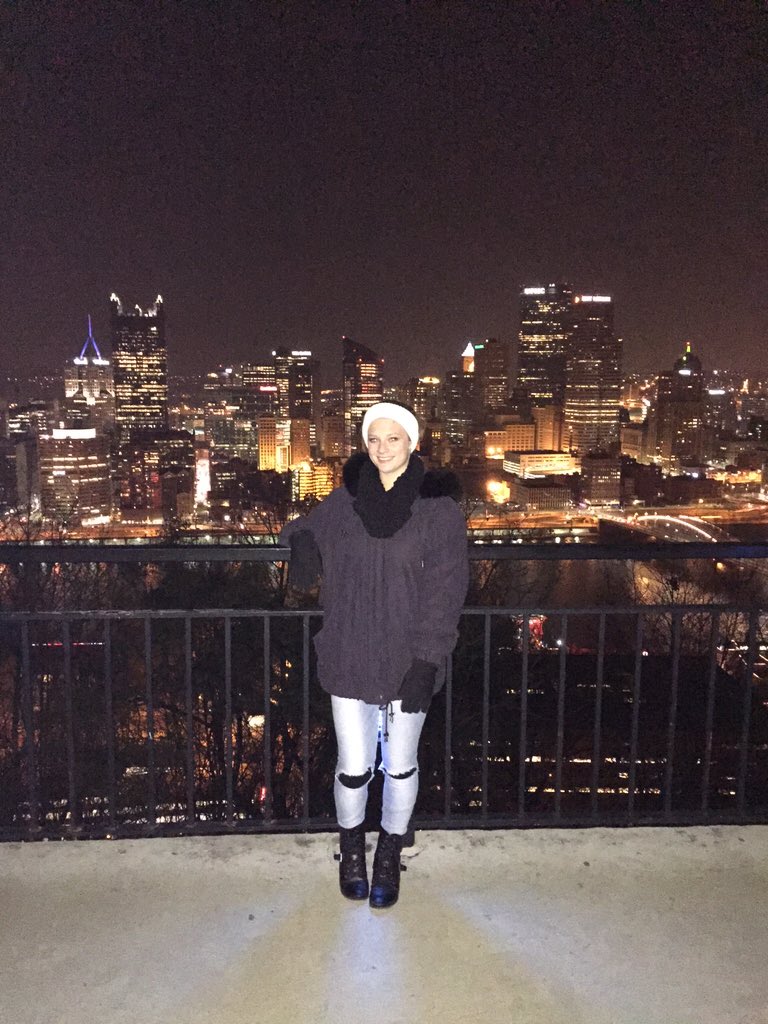 clamondra's tweet photo. Being in a city & in winter weather makes me wanna move❄️ #its20degreeshere #stepupFL https://t.co/cBSpOhBZYp