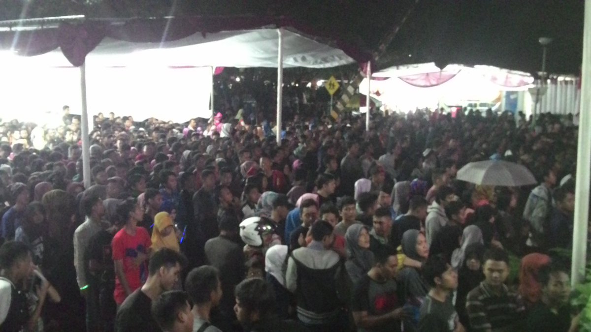 <a href="/PertaminaExpo/">RU4 VLOG Competition</a> 2015 final..crowd! And pecaaaaahhh men!!