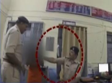 Ei_Samay's tweet photo. #MPCop #AbusesVictim #EiSamay
লালসার শিকার যুবতীকেই বেদম মার পুলিশের
https://t.co/VEIW2jqili https://t.co/qhCCSyBj7l