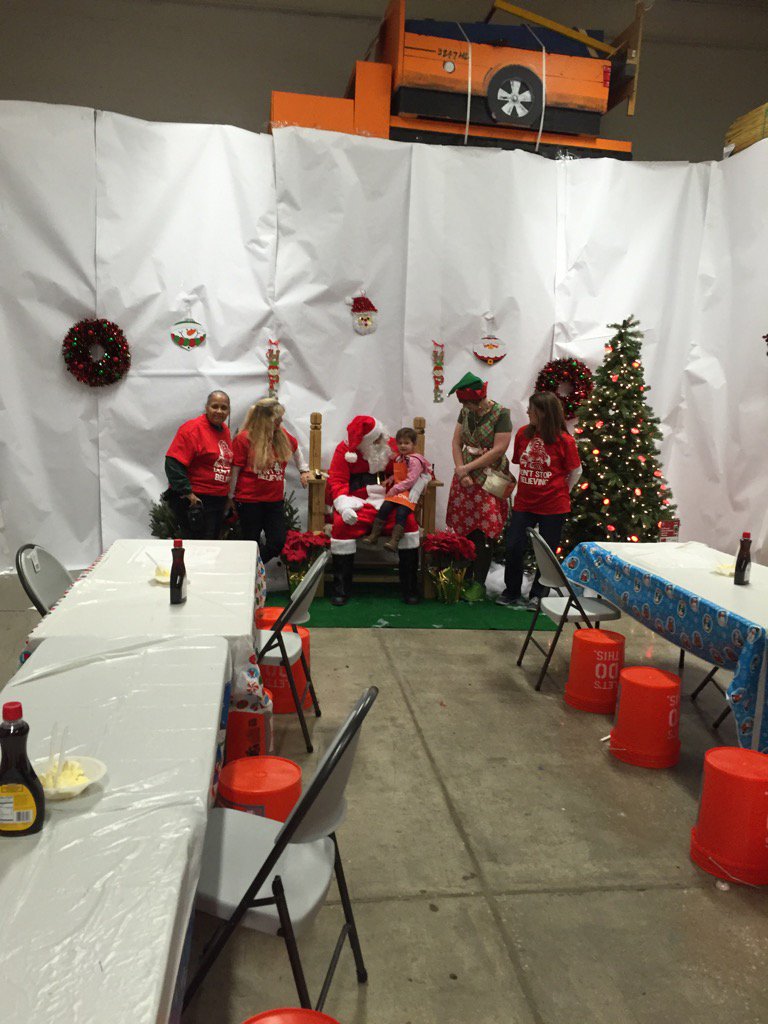 sampackard2's tweet photo. Santana here with his favorite elf and kids workshop team😊. Thanks for another great event for our kids. 😊 https://t.co/GocqtMw1yd