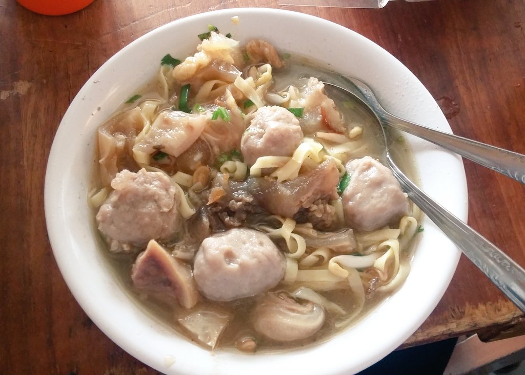 Sepertinya enak pisan th "<a href="/PiaFellini/">Pia</a>: Mie kocok + bakso. ������ "