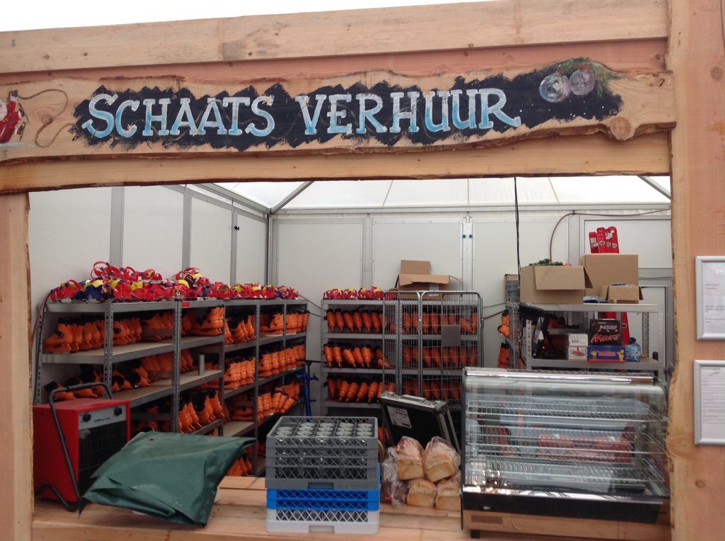 Voor de liefhebbers... Schaatsen, Oude Markt #enschede vandaag geopend tot 1900 uur <a href="/hvtverhuur/">HofvanTwenteVerhuur</a> #politie #wijkagent