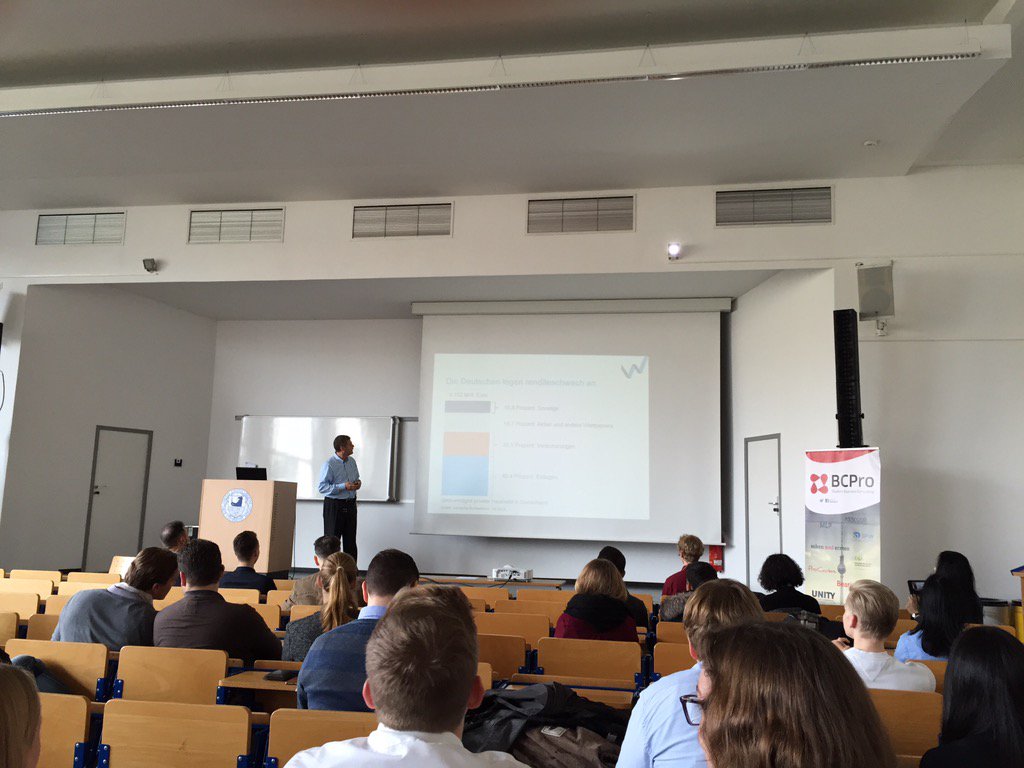 Bitkom_Finance's tweet photo. #ftd15 jetzt pitch von @growney https://t.co/YfwlmMBJCO