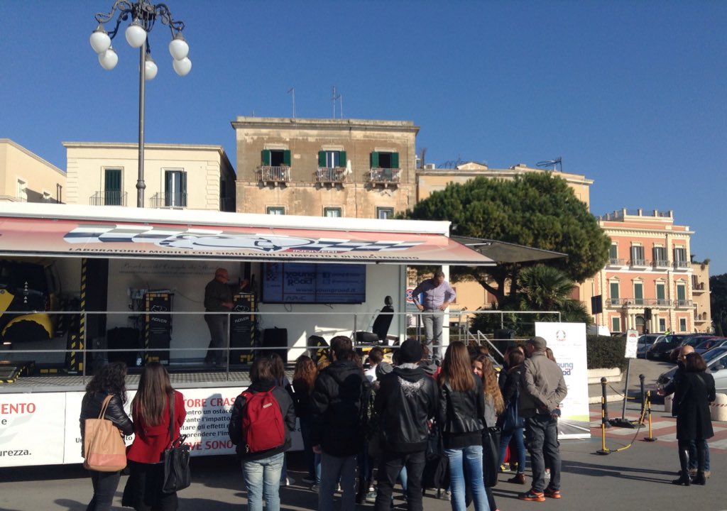youngroad_it's tweet photo. Buongiorno da Taranto! 
#YoungRoad #SicurezzaStradale #GiroItalia
@youngroad_it @ https://t.co/A1CVUI0NpG