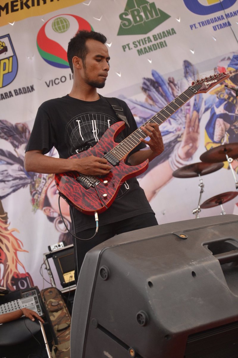 Using same guitar with <a href="/MarcoSfogli/">Marco Sfogli</a>