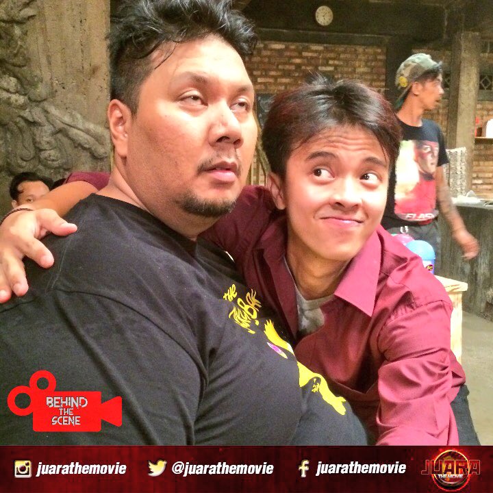 MAGMAEnt's tweet photo. Peluk Om Gendud duyuu.. Semoga syuting hari lancar.. Do'ain yaa.. #JUARAthemovie https://t.co/8Goe47gyKt