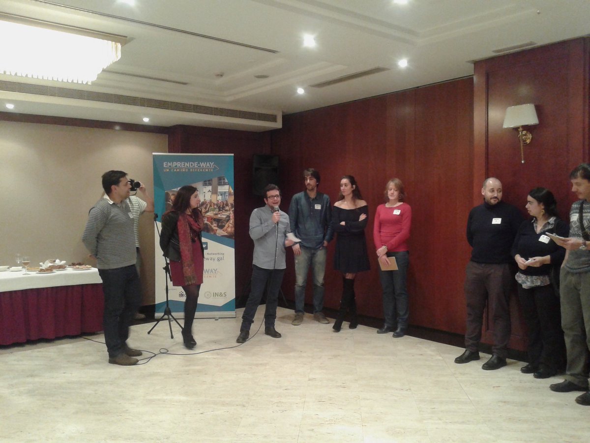EmprendeWay's tweet photo. Algúns dos grupos #EmprendeWay q lanzaron propostas de emprendemento a @MLoisgonzalez #CompostelaMóvese #Grazas :) https://t.co/dkjg06FBMq