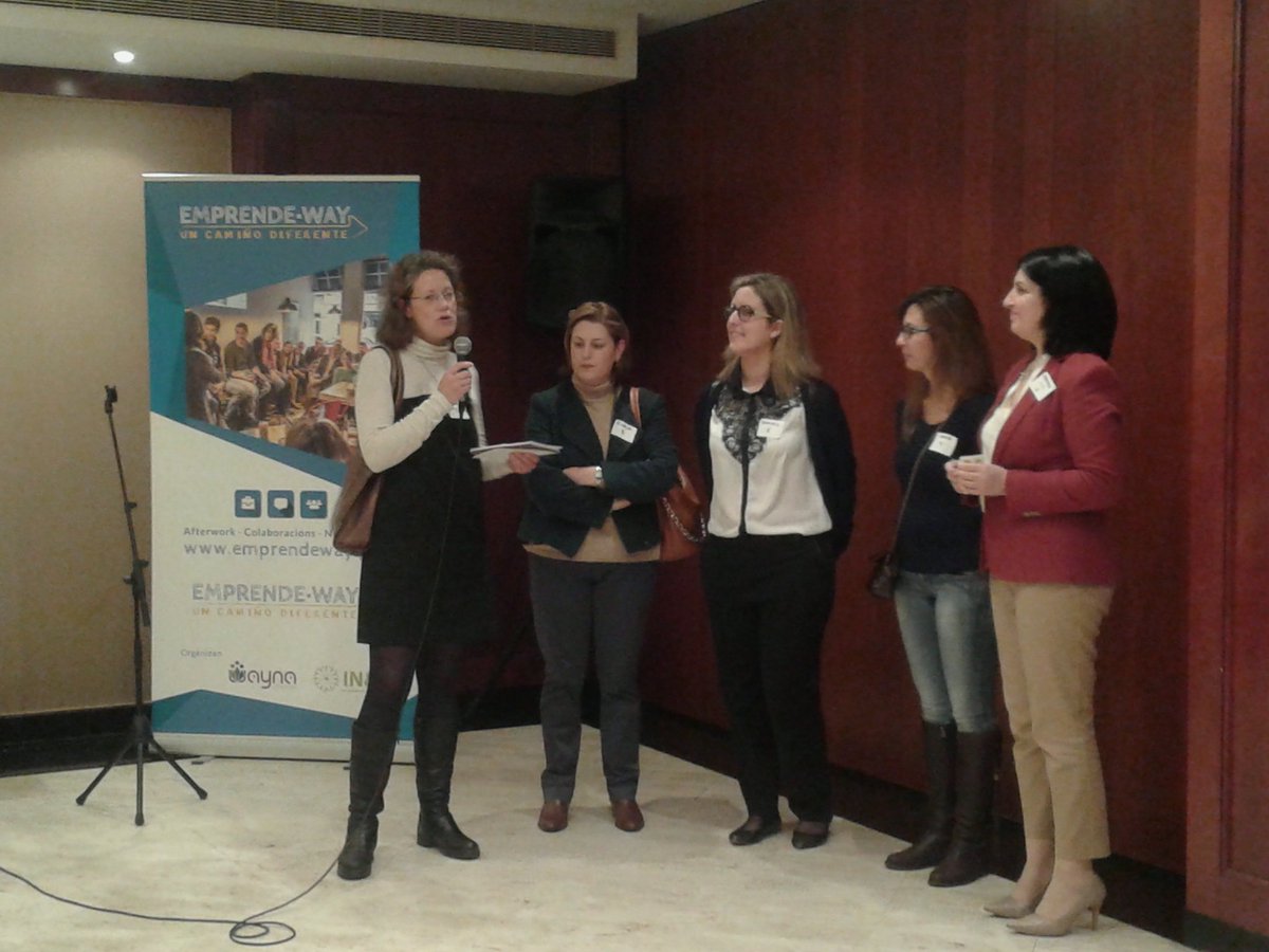 EmprendeWay's tweet photo. Algúns dos grupos #EmprendeWay q lanzaron propostas de emprendemento a @MLoisgonzalez #CompostelaMóvese #Grazas :) https://t.co/dkjg06FBMq