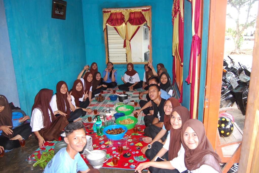 Selaw Haha <a href="/NafilaAulia/">NARW</a> <a href="/syifafadilla10/">jamrohhh</a> <a href="/EmiliawatiCitra/">Citraa</a> <a href="/asiharmi1/">armi</a> <a href="/Amiiir18/">Muhammad Amirudin</a> @Amd_alwan @Rizkialvian37