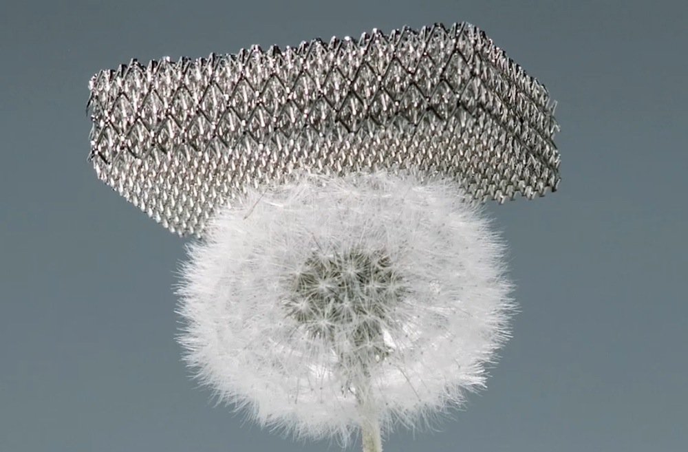 maximaxoo's tweet photo. #Future #Tech: lightest #metal ever is 99.9% air. #LightButStrong
► https://t.co/5CJeXXoKd8 via @LiveScience https://t.co/tdU4W6pOGZ