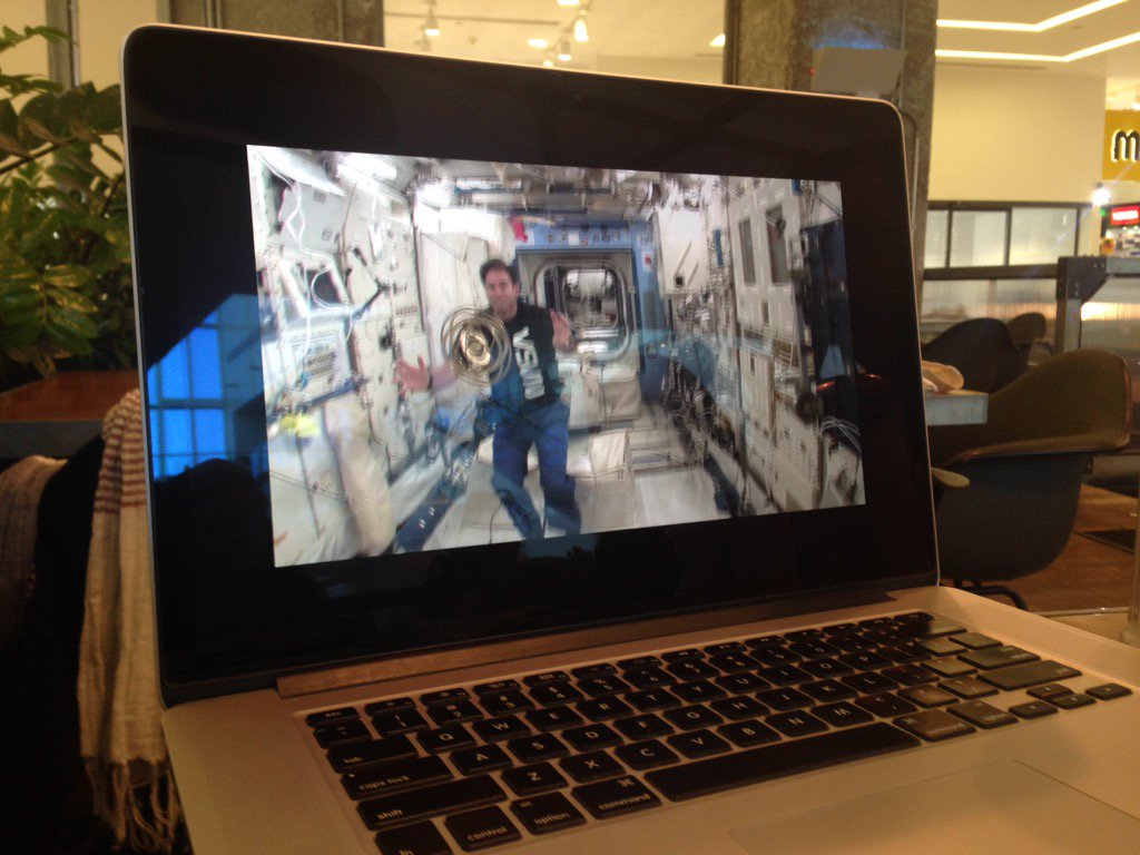 #kineticSculpture in #space #biomimicry   <a href="/aiga_me/">AIGA Middle East</a> absolutely dumbfounded by this #morningTalk #raffi DESIGN VALUE