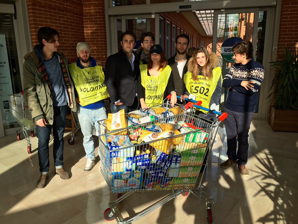 Banco alimentare 2015 <a href="/SOFIATAPINASSI/">sofia tapinassi</a> @_Tommy_0202 <a href="/SimoneSollazzo/">Simone Sollazzo</a> <a href="/Jspulcio/">Jacopo</a>