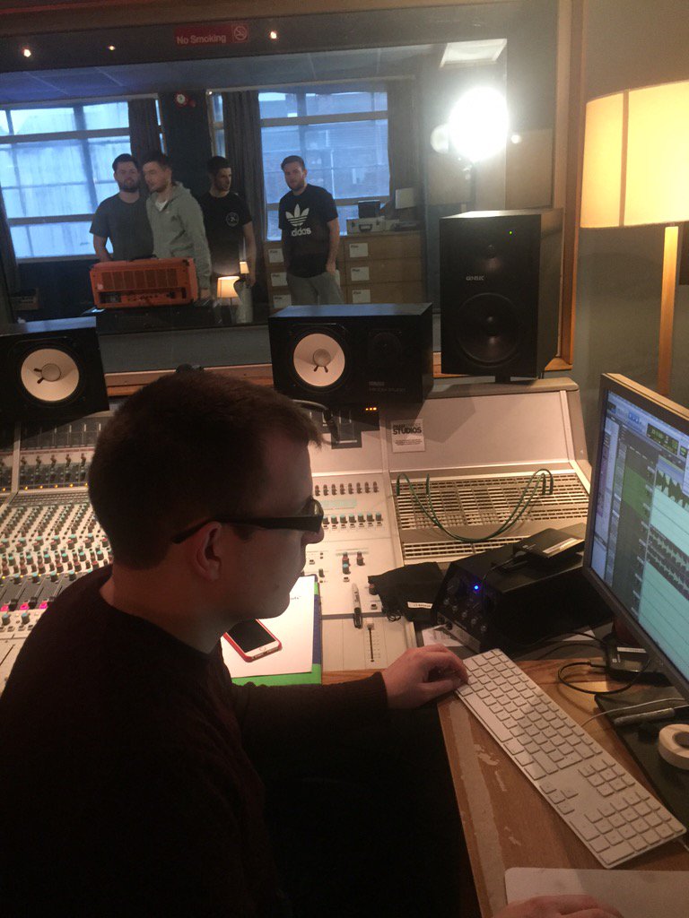 20tenE's tweet photo. Early start today with @ThePynesMusic recording Fool For You! @parrststudios https://t.co/wcpRfhFztn