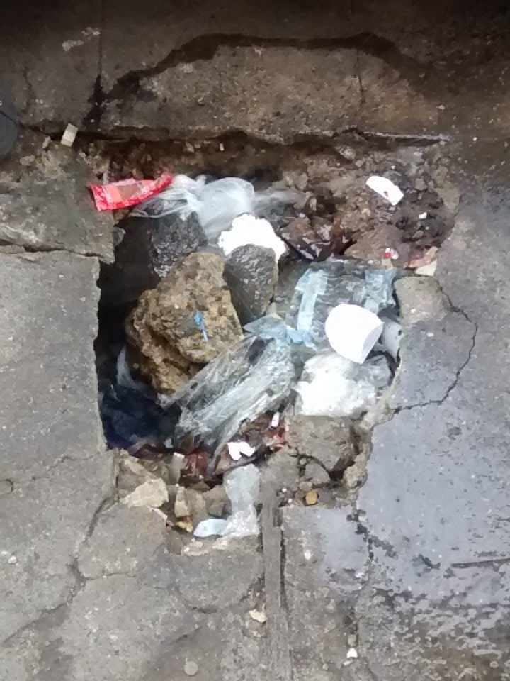 UhuJohn's tweet photo. @novacedae  ajuda por favor vazamento de água potável na Rua Manoel Fontenelle, n 41 A. https://t.co/zr25gtxHcV