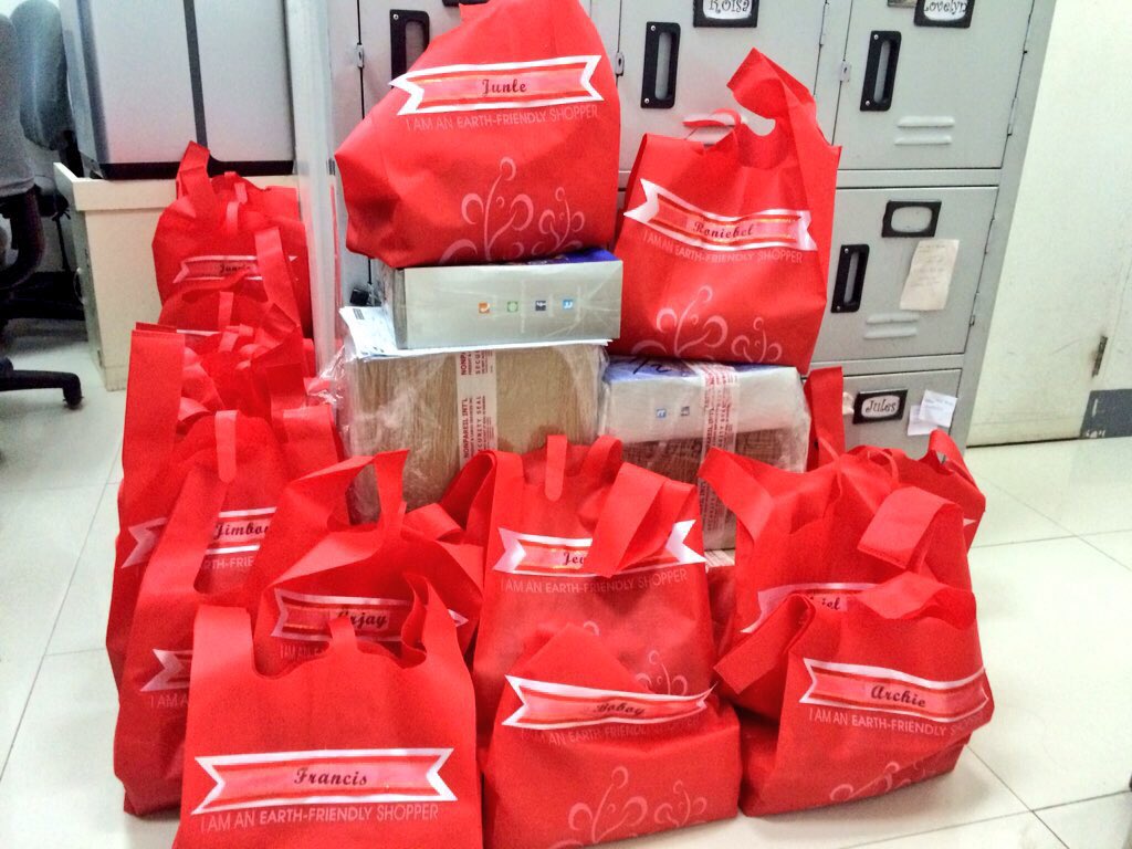 jssambetita's tweet photo. Getting ready for tomorrow's outreach program ๐ค #volunteaming https://t.co/9WVvDLkD67