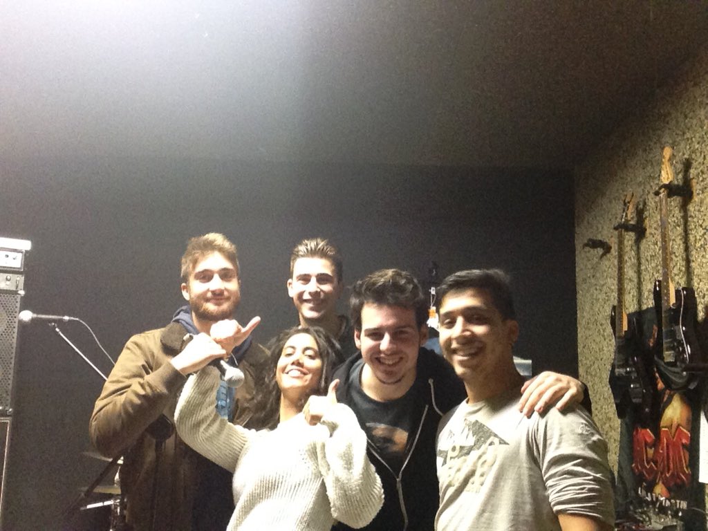 QueridoWatson_'s tweet photo. Ensayando muy bien ayer los guasons https://t.co/RV2sOPJJBt