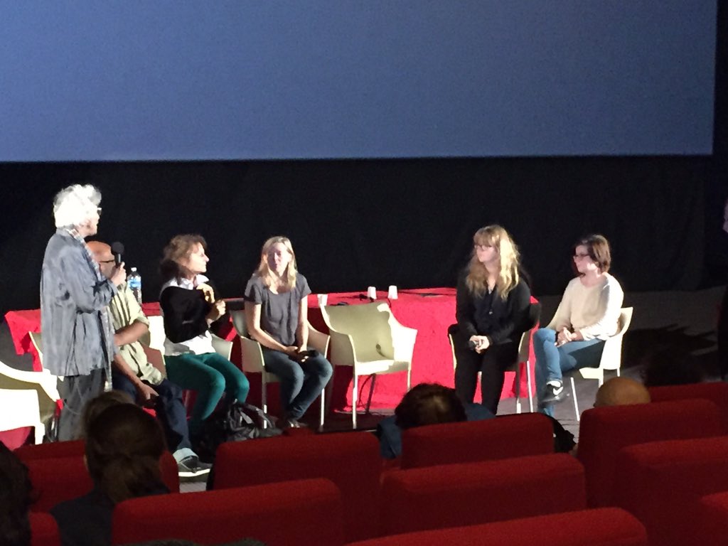 educfilmfest's tweet photo. A l'issue de la projection de UNE BELLE FIN, discussion sur le film et les pratiques ciné des jeunes #FFE2015 https://t.co/UKO900t0zq