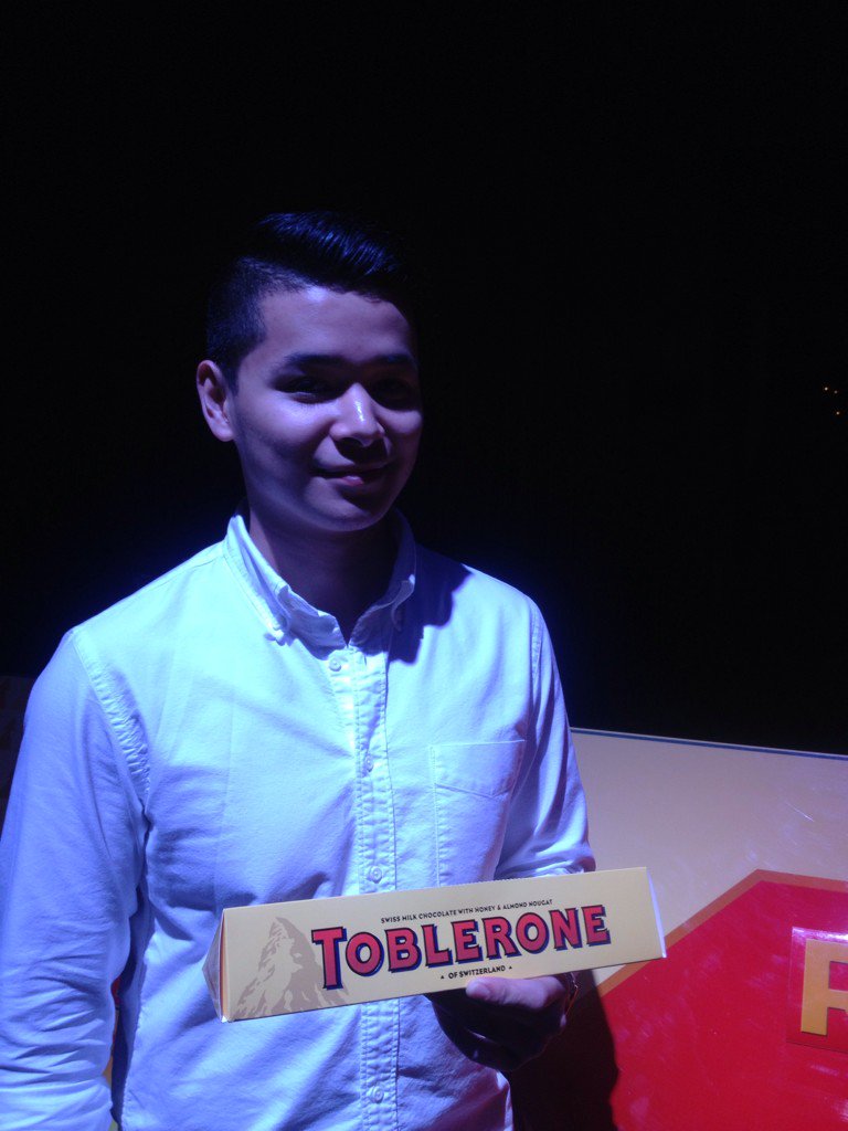 Toblerone_PH's tweet photo. @patsugui just came in with @MikyleQuizon! #tobleroneboombox #tobleroneboomnight https://t.co/RyJS41QQac