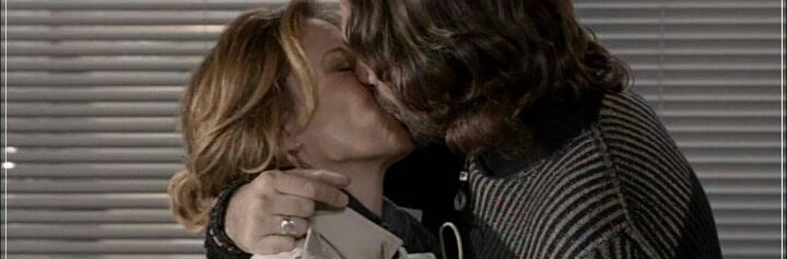 magialuengo's tweet photo. "Lo so chi sei tu."
"E chi sono?"
"Sei uno che mi farà soffrire.."
"Ma statte zitta."
SHIP SHIP
#imisteridilaura https://t.co/B0caOxF7cm
