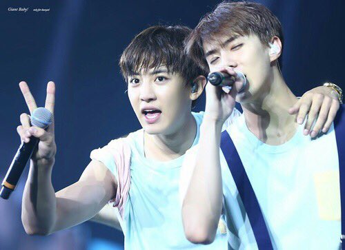 PCY1127__bot's tweet photo. Q. 初の単独コンサートツアーで、一番頼りになったメンバーは誰ですか？

A.全メンバーが頼りになりましたが、セフンとスホヒョンに本当にたくさん助けてもらいました！ https://t.co/5na5PocA9X