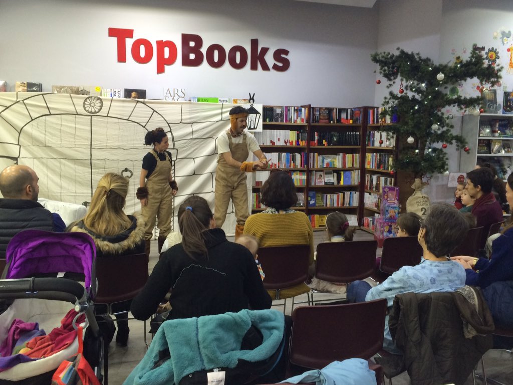 ves_arteteatro's tweet image. En directo, desde @TopBooksLibros... Cipión y Berganza! #ElColoquioDeLosPerros #ModaShopping #TeatroInfantil