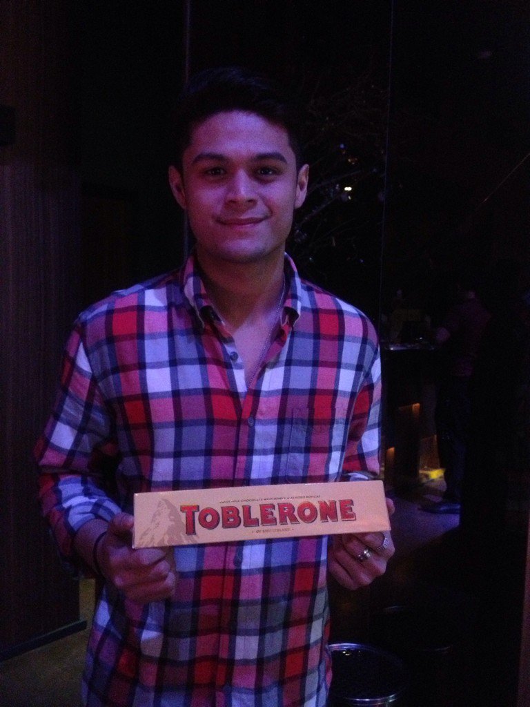 Toblerone_PH's tweet photo. @imjonlucas from #showtimehashtags is also here! #tobleroneboomnight #tobleroneboombox https://t.co/6ZDdQbn6vX