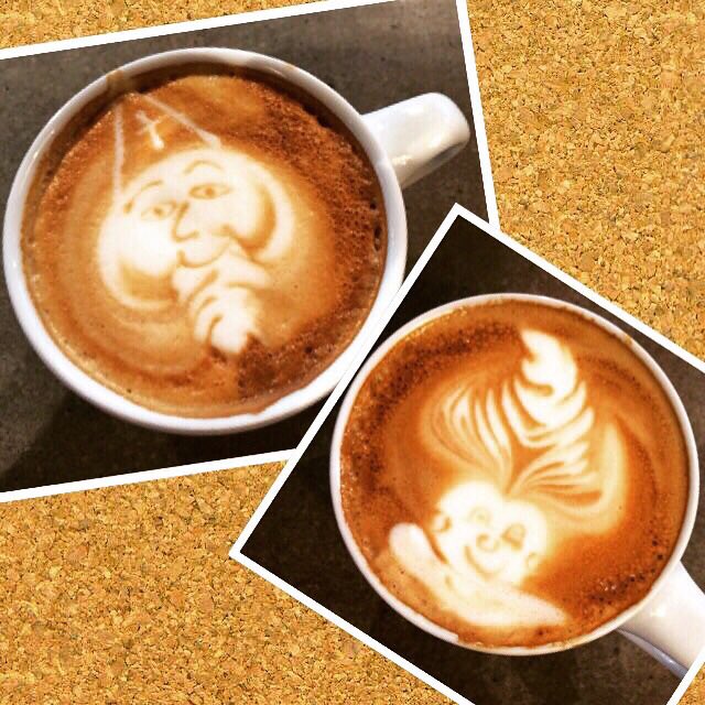 Koenta78's tweet photo. Trippel trappel Trippel trap! COFFEE MUNDO wenst iedereen een gezellige, leuke en fijne #pakjesavond! #sinterklaas https://t.co/rrgxhD89rM