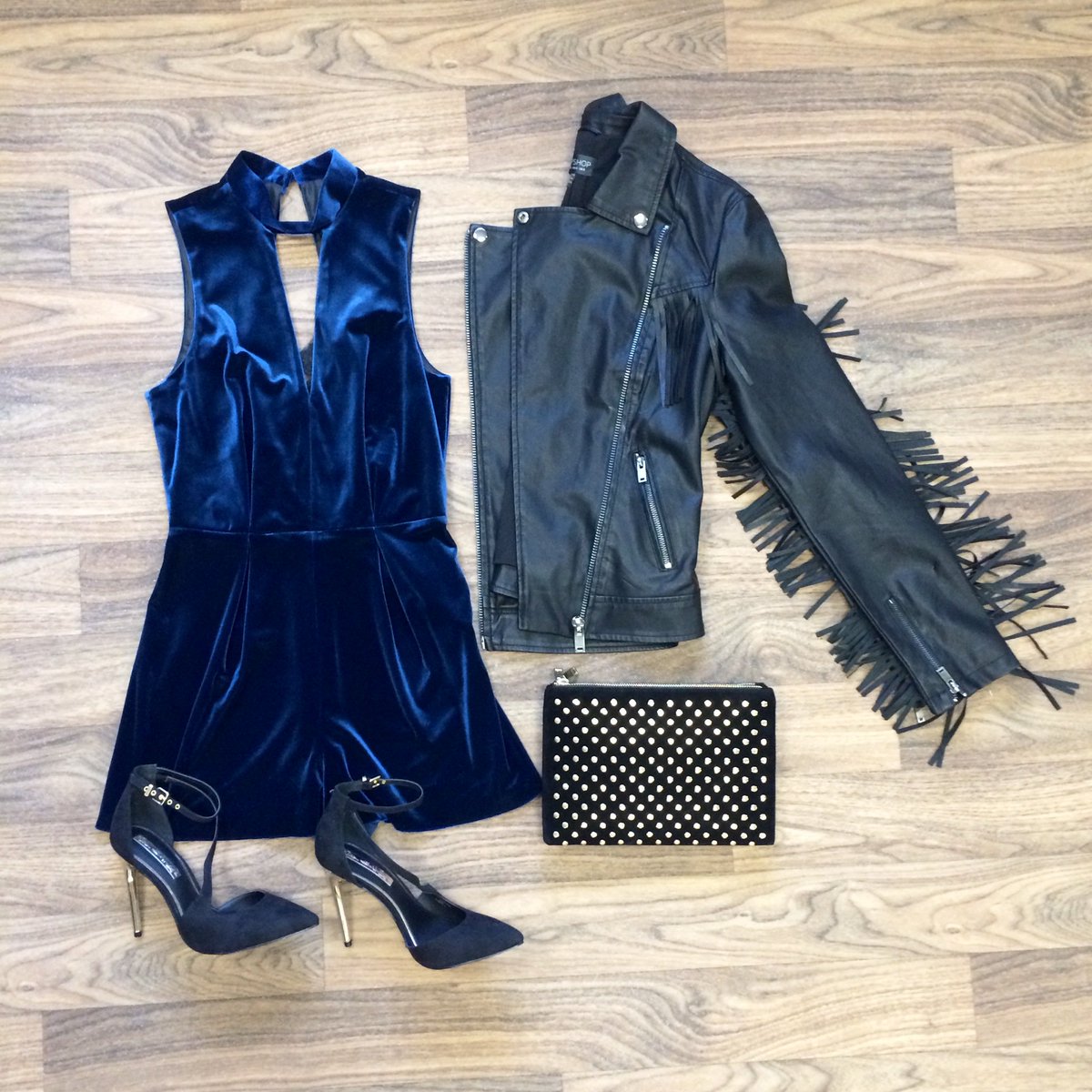 Lookmagazine's tweet photo. Today's outfit up for grabs!💁 RT &amp; follow @outfitfashionuk to #WIN #Outfit7Days #XmasOutfit https://t.co/s04NTLgv3J https://t.co/1fMIqho3gZ