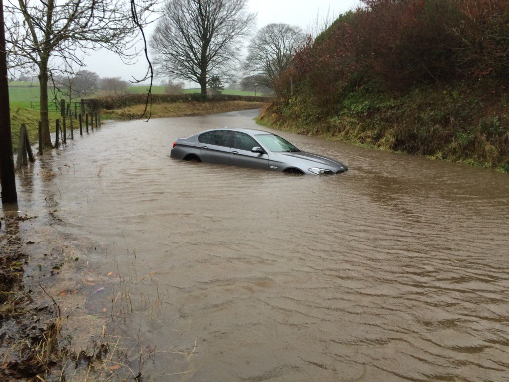 martinlewes's tweet photo. This is the A684 just outside Sedbergh on the way to Kendal. @BBC_Cumbria https://t.co/haLOBkxtMJ
