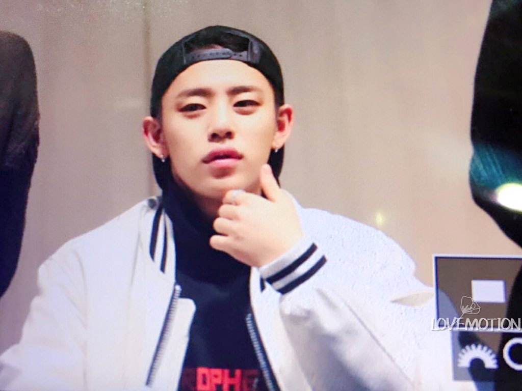 lovemotionkr's tweet photo. 151205 대전팬싸 #대현 @BAP_Daehyun https://t.co/CqIRElivL3