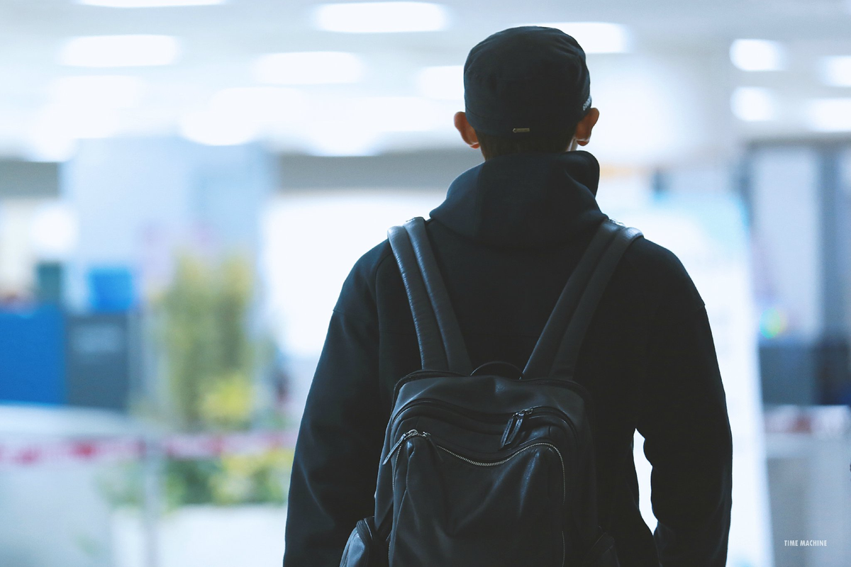 serenity_b2's tweet photo. 11:27 찬열시😎 @Yeol_loeY @meeinah @1_bubble_1 @YX_cy @yeolclove_xo @heeeering @CHANYEOL5404 @CYSH_S2 
-151116 듬직한오빠의뒷모습 https://t.co/Fnt4PCxjNb