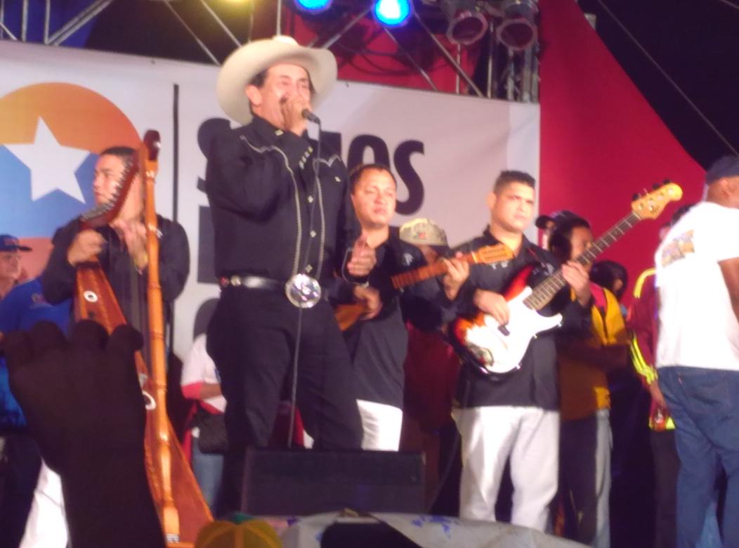 #A33MesesDeTuSiembraComandante nuestro camarada y amigo @Armandomartinez Recordándote mi comandante Cháves te amo