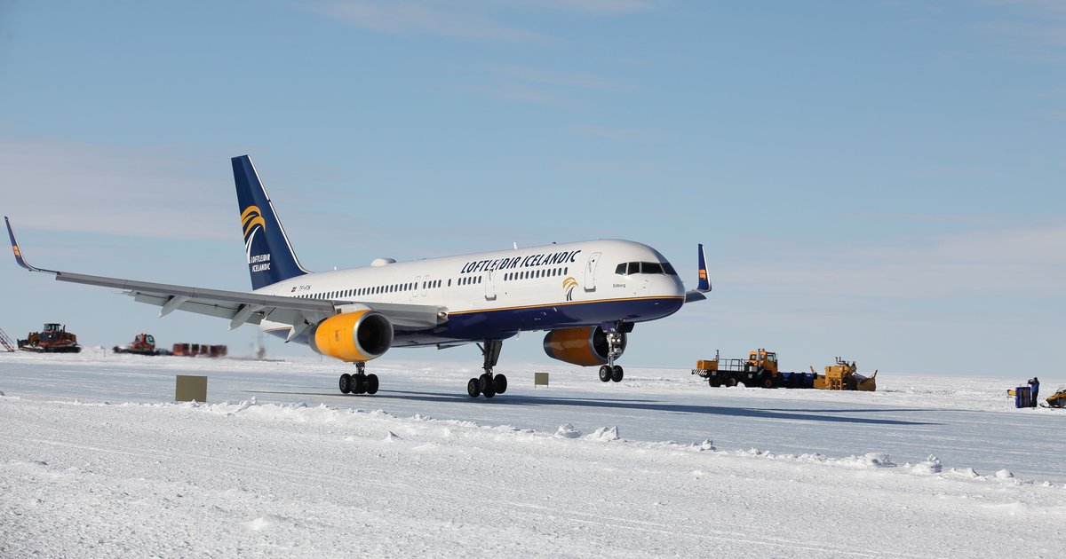 HuffPost's tweet photo. The first passenger jet just landed in Antarctica. Wanna go? https://t.co/AfHN9vzWrh https://t.co/gqvRnIdQsw