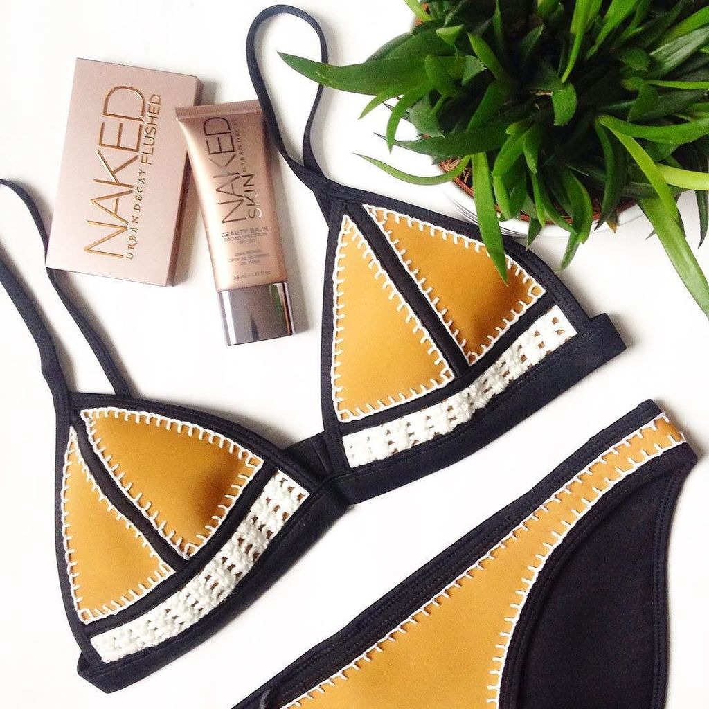 wendyhgilmour's tweet photo. Getting set for some winter sun π΄βοΈ Let the packing commence! #UDPRO #triangl #flatlay #hoβ¦ https://t.co/pxyCcbO9ch https://t.co/4cShlnwpz5